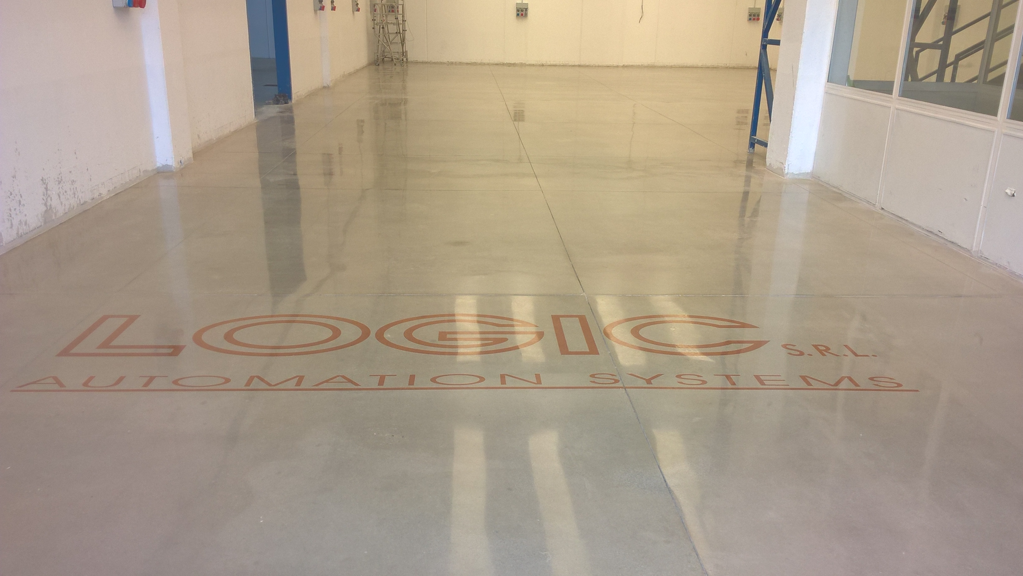 Cemento lucidato, alternativa ecologica e duratura al pavimento in ... Pavimenti in resina o cemento