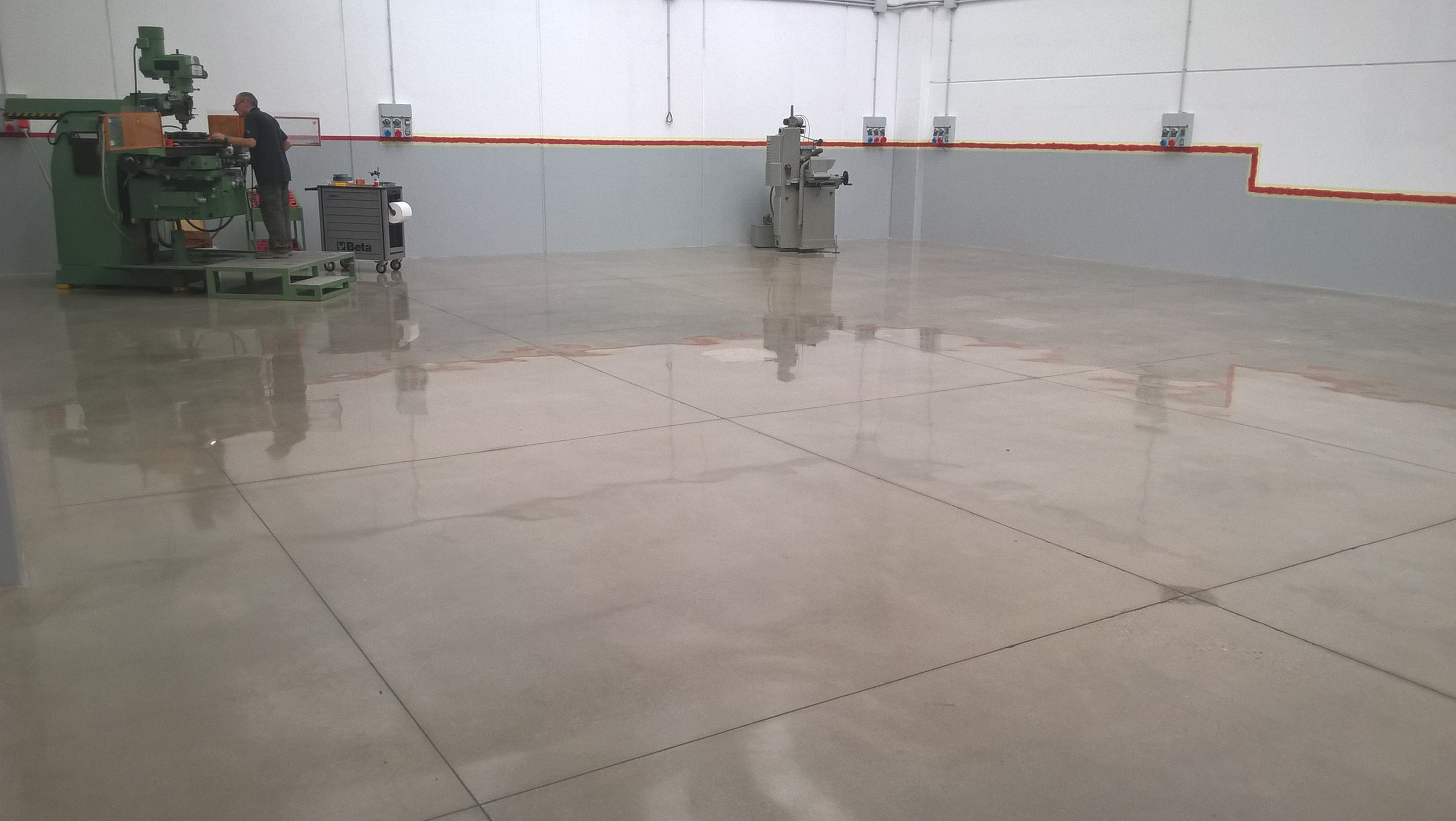 Cemento lucidato, alternativa ecologica e duratura al pavimento in ... Pavimenti in resina o cemento